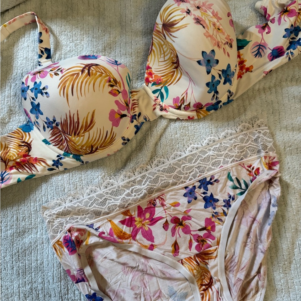 Floral Bra and Panty Set with Lace Trim
